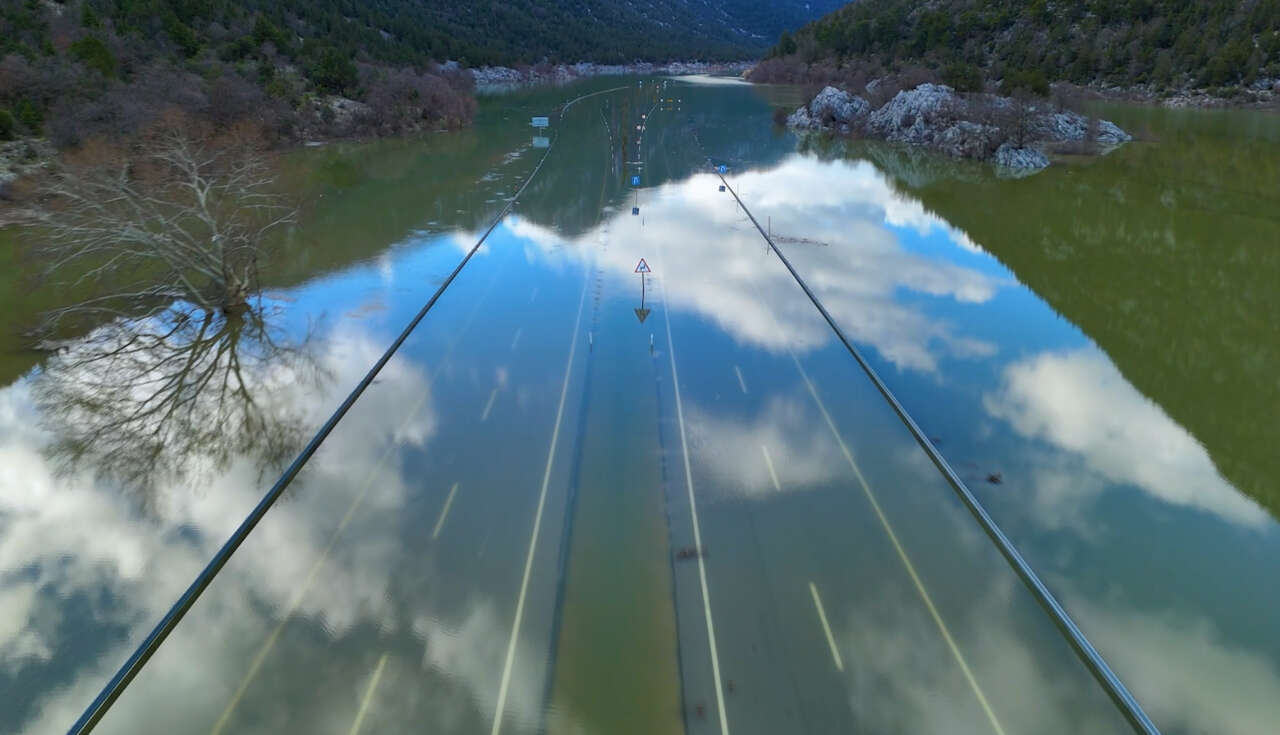 Konya – Antalya yolunda su seviyesi 3 metreye çıktı 12